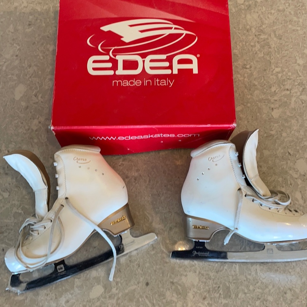 EDEA chorus model ice skates